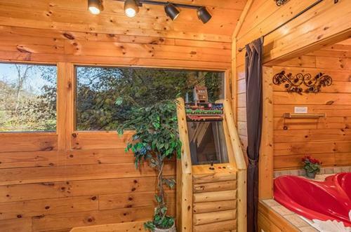 Smokey Max Cabin