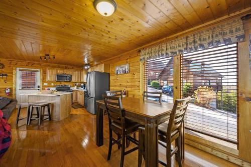 Orso's Cabin~ Views~location~theater~game Room~hot Tub~5 King Beds