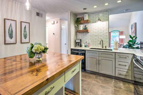 Modern Coppell Retreat With Patio And Fire Pit!