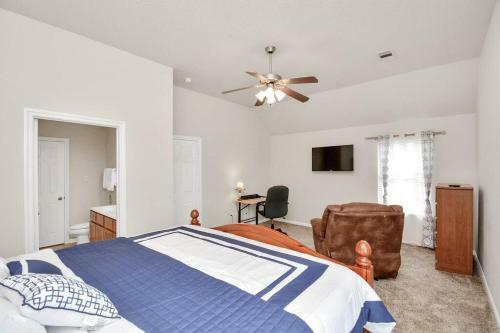 Elegant And Cozy 3br Conroe Home