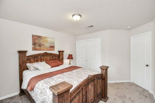 Elegant And Cozy 3br Conroe Home