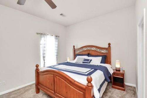 Elegant And Cozy 3br Conroe Home