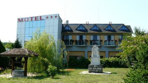 Formula 1 Motel