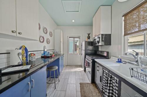Alley House Perfect Getaway For Two, Great Shower!