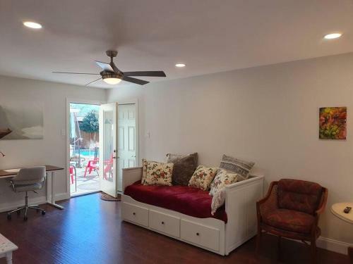 Your Spacious Private Getaway In Dallas With Pool!