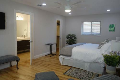 Your Spacious Private Getaway In Dallas With Pool!