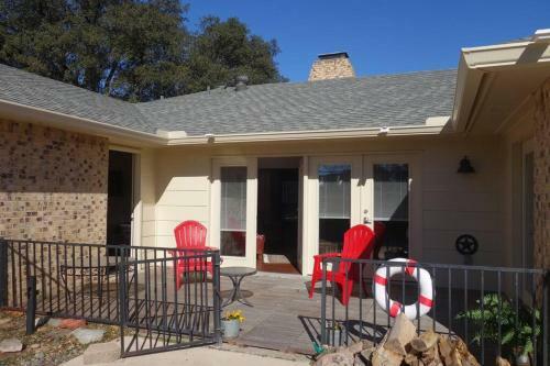 Your Spacious Private Getaway In Dallas With Pool!