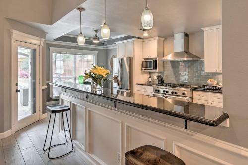 Updated Dallas Getaway With Outdoor Kitchen!
