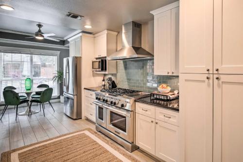 Updated Dallas Getaway With Outdoor Kitchen!
