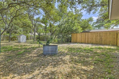 Apartamento Chic Condo With Screened Patio About 13 Mi To Beach