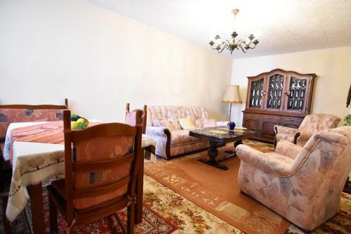 5 Room Apartment In Z�lpich