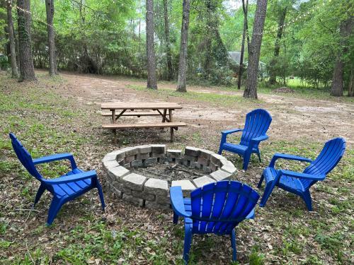 2 Bdrm Treehouse Hideout- Lake Conroe With Boat Ramp