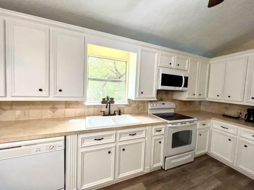 2 Bdrm Treehouse Hideout- Lake Conroe With Boat Ramp