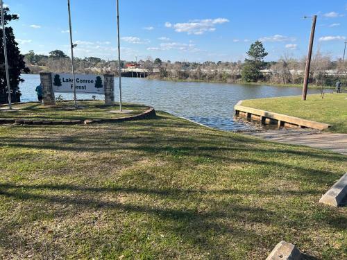 2 Bdrm Treehouse Hideout- Lake Conroe With Boat Ramp
