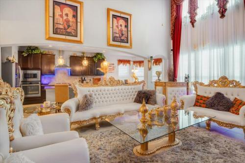 Villa Stay In Palace