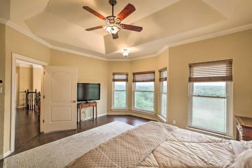 Luxurious River Oaks Home With Expansive Views!