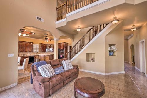 Luxurious River Oaks Home With Expansive Views!