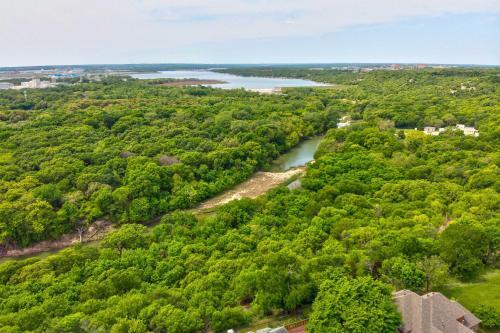 Luxurious River Oaks Home With Expansive Views!