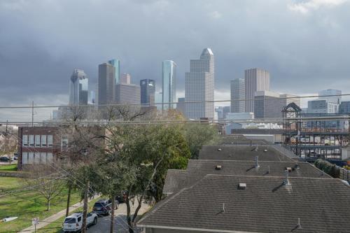 Wanderjaunt - Dolce Midtown Apartments