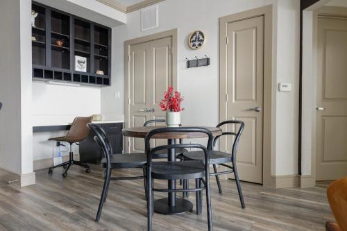Wanderjaunt - Dolce Midtown Apartments