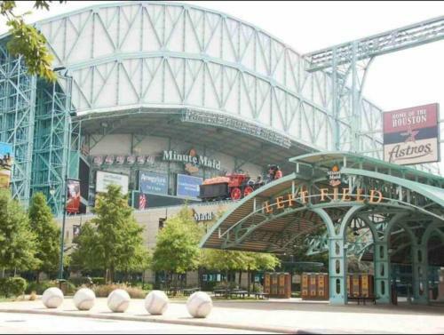 Apartamento Centrally Located 2br Condo Suite W/ Downtown View