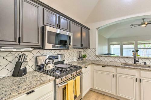 Delightful Rowlett Digs About 4 Mi To Wet Zone!