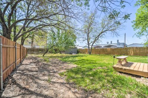 San Marcos Cottage With Large Private Backyard!