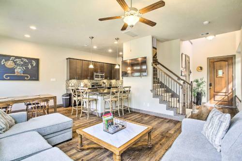 Family-friendly Spring Townhouse With Backyard!