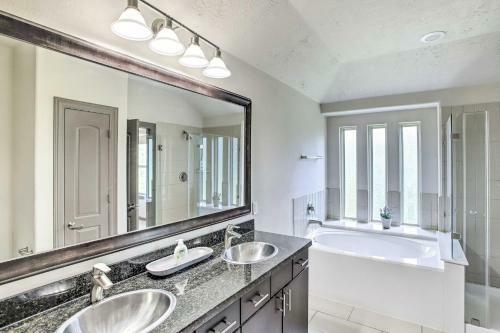 Family-friendly Spring Townhouse With Backyard!