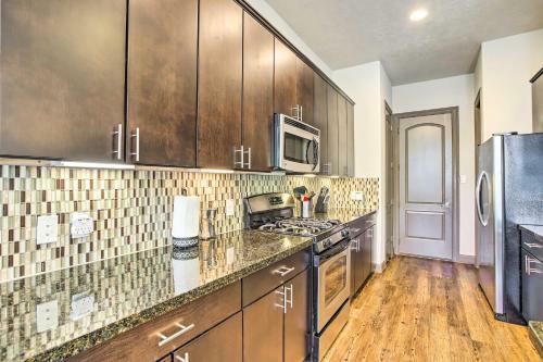 Family-friendly Spring Townhouse With Backyard!