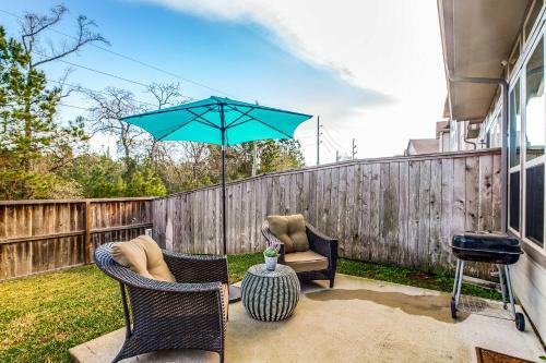 Family-friendly Spring Townhouse With Backyard!