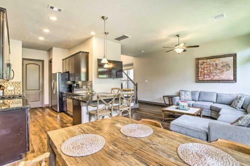 Family-friendly Spring Townhouse With Backyard!