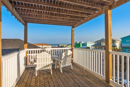 New 5 Bdrm W/pool, Observation Deck Walk To Beach!