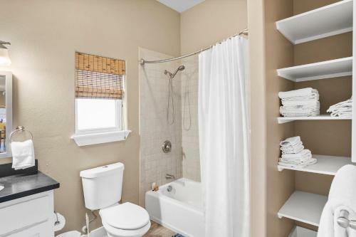 New 5 Bdrm W/pool, Observation Deck Walk To Beach!