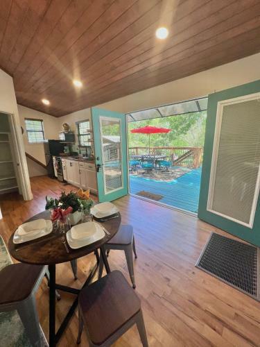Apartamento Getaway Oasis W/huge Deck + Pool/spa - Lake Conroe