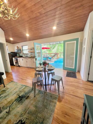 Apartamento Getaway Oasis W/huge Deck + Pool/spa - Lake Conroe