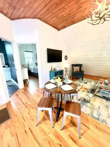 Apartamento Getaway Oasis W/huge Deck + Pool/spa - Lake Conroe