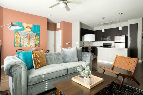 Wanderjaunt - Republic At Alamo Heights Apartments