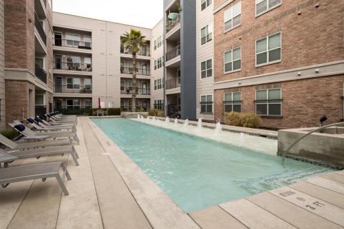 Wanderjaunt - Republic At Alamo Heights Apartments
