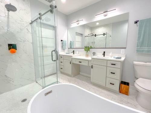 Modern Nature - 2 Story Downtown Delight