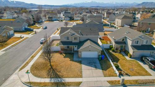 2,000ft. Kingbd. Fstwifi W/ Office. Mtnviews. Parking