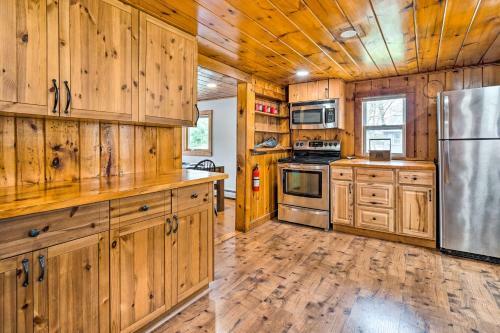 Castleton Cabin With Fire Pit And Water Access!
