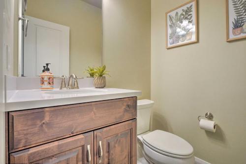 Blue Sky Get-a-way Townhome With Patio, Grill