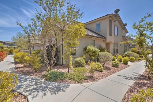 Blue Sky Get-a-way Townhome With Patio, Grill