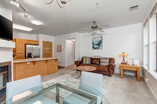 Cozy Meadowview Condo