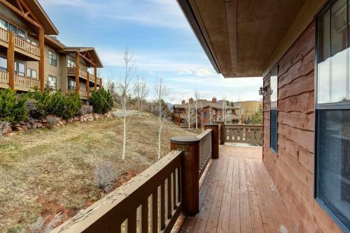 Cozy Meadowview Condo