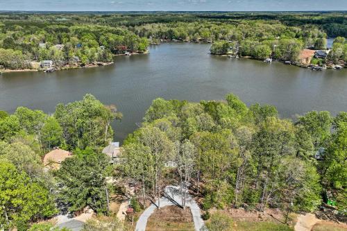 Waterfront Cottage With Boat Dock And 3 Decks!
