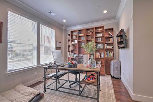 Comfortable Fairfax Home With Walkable Location