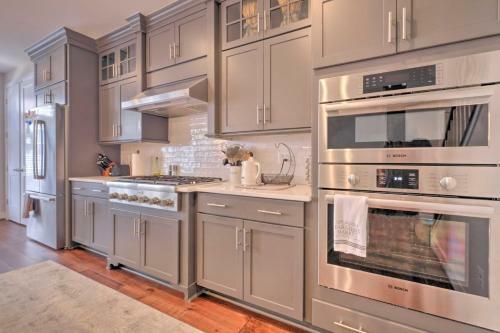 Comfortable Fairfax Home With Walkable Location
