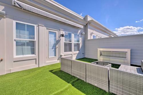 Comfortable Fairfax Home With Walkable Location